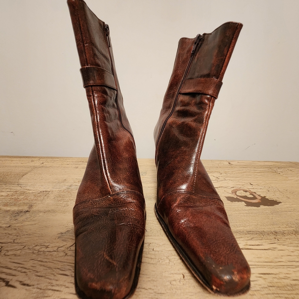 Boots - Picture 3 of 7